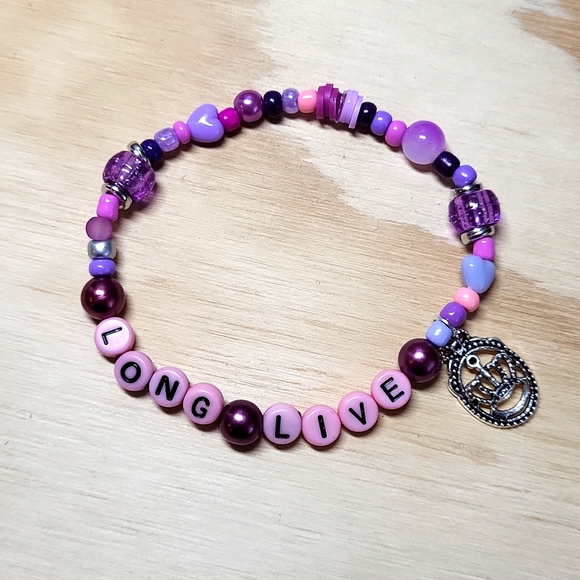 Long Live -Taylor Swift Friendship Bracelet - Picture 2 of 4